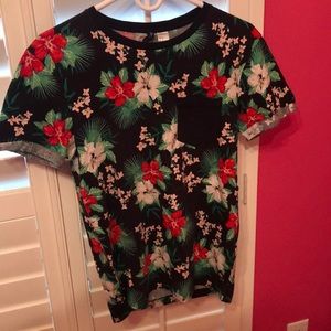 An H&M’s xs Men’s T-shirt.